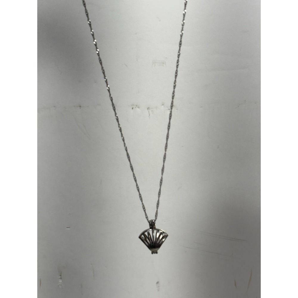 Clam Shell Necklace Pendant Genuine Pearl in Oyster Shell 18k GP White‎ Gold